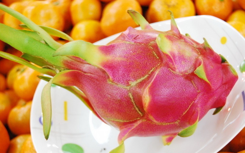 新鲜可口火龙果沙拉高清大图壁纸