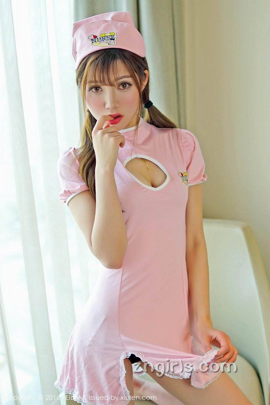 90后性感美眉奶茶Emily超给力私房写真