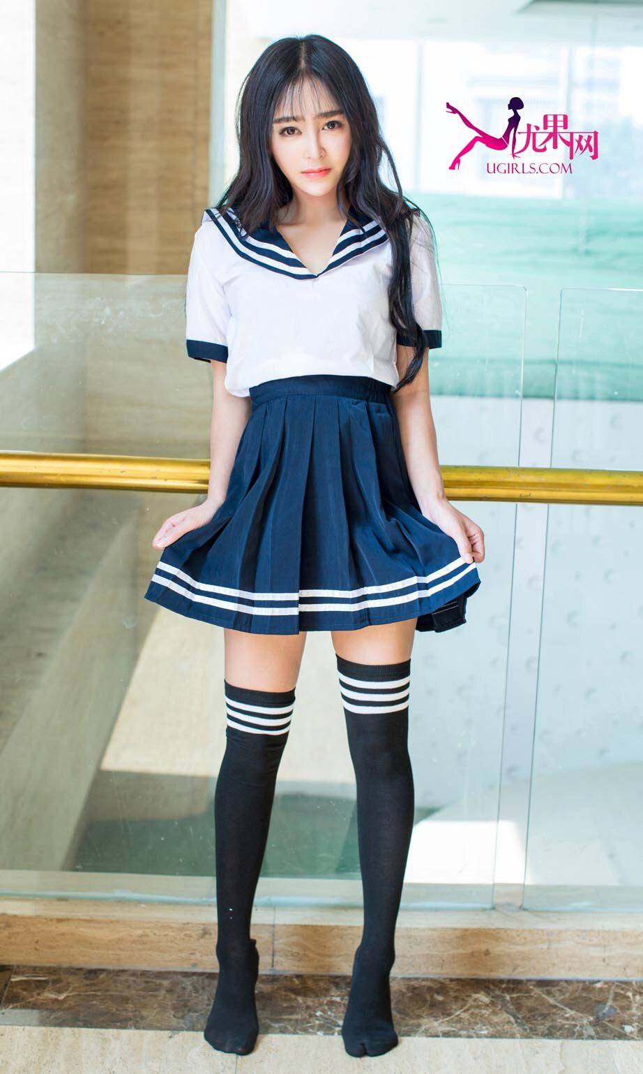 中国第一制服美女萱萱大秀魔鬼身材