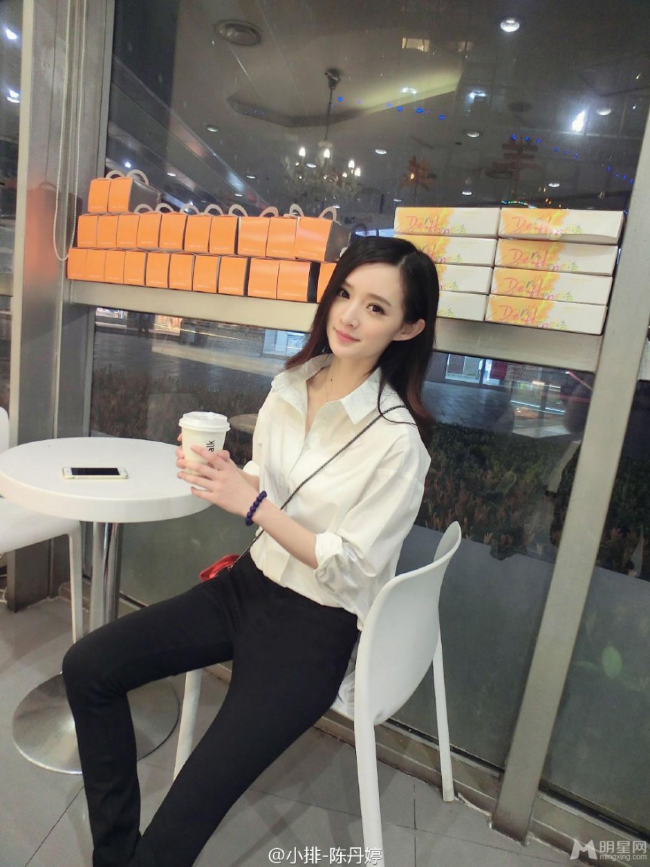 平模陈丹婷白衣飘飘清纯生活照