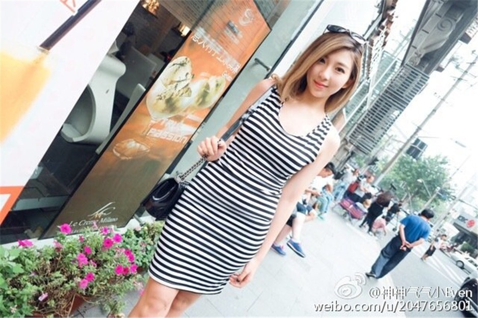 养眼妹子神神气气小Even生活照图片