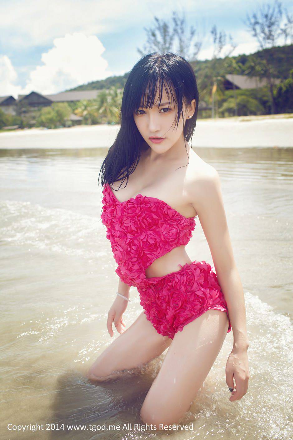 比基尼泳衣女郎杨上萱海边写真