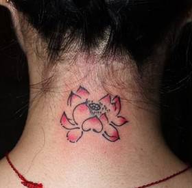 颈部个性简约纹身图案