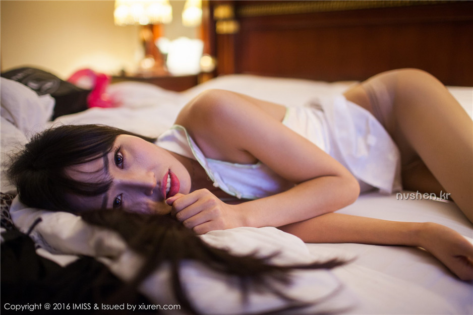 旗袍睡衣美女石心琪最新写真图片