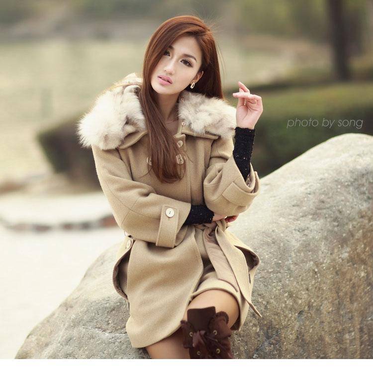 长发美女温暖冬日迷人户外照