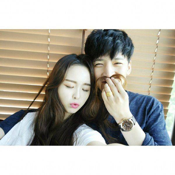 开心甜蜜的小情侣图片