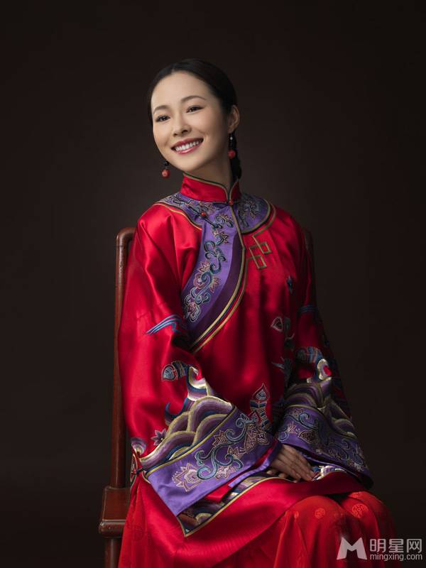 中国女演员江一燕穿旗袍彰显古典之美