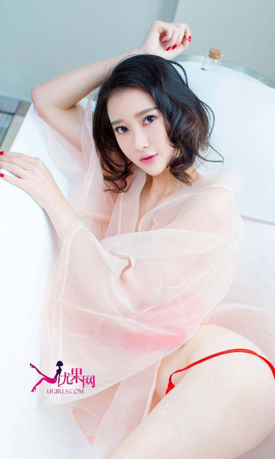 性感漂亮妹妹潇潇的诱人私房照