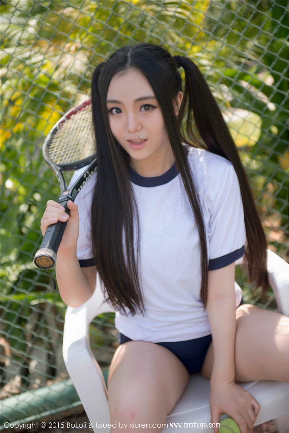 极品童颜美女许文婷户外诱人写真集