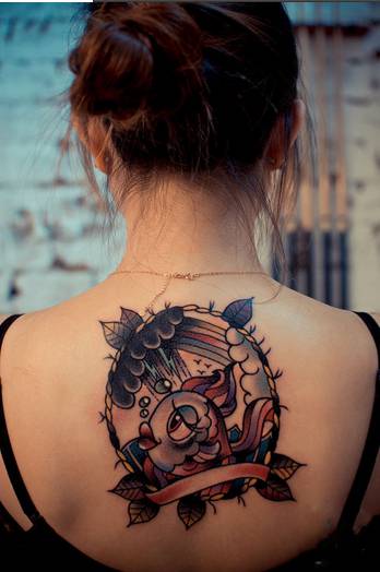 女生后背彩绘纹身图案可爱精美
