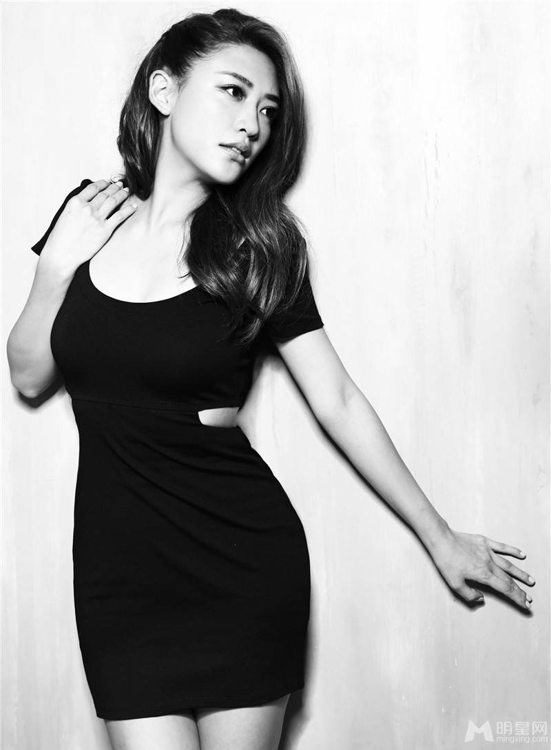 应采儿极致性感诱惑黑白写真大片