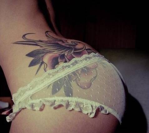 女性臀部纹身蕾丝诱惑图片