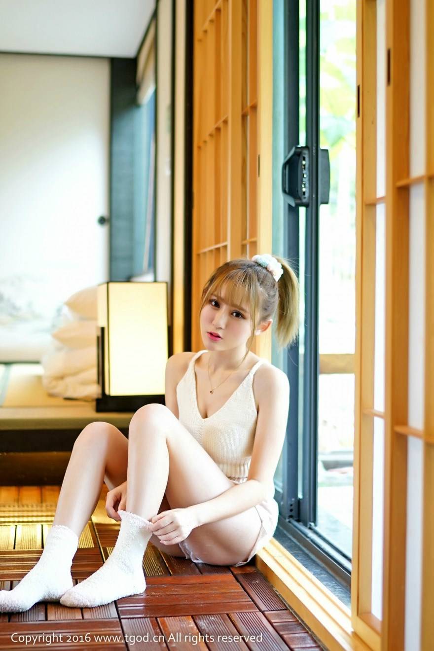 网络红人陈雨涵温泉浴池湿身写真