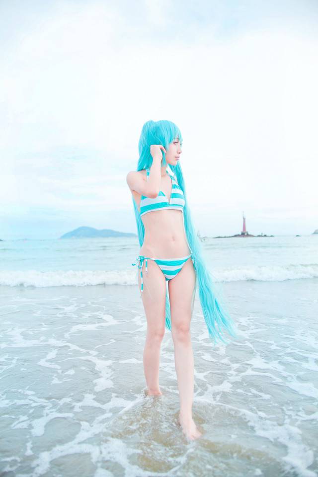 《初音》超萌MM泳装高清cosplay写真