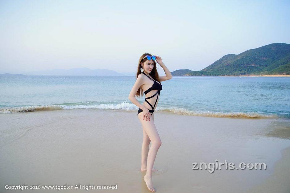 比基尼泳衣美女伍月yuer美艳诱惑旅拍写真