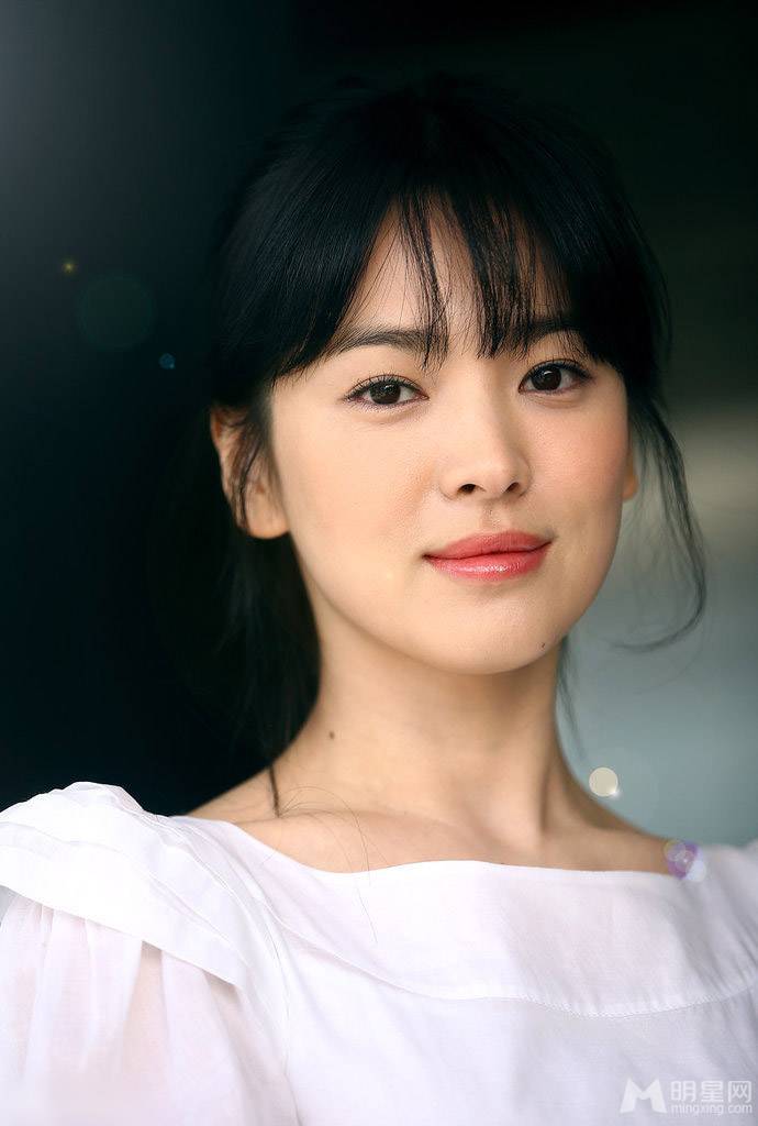 韩星宋慧乔白衣散发清淡如菊气质