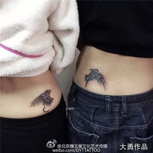 韩国情侣腰部翅膀刺青纹身图案