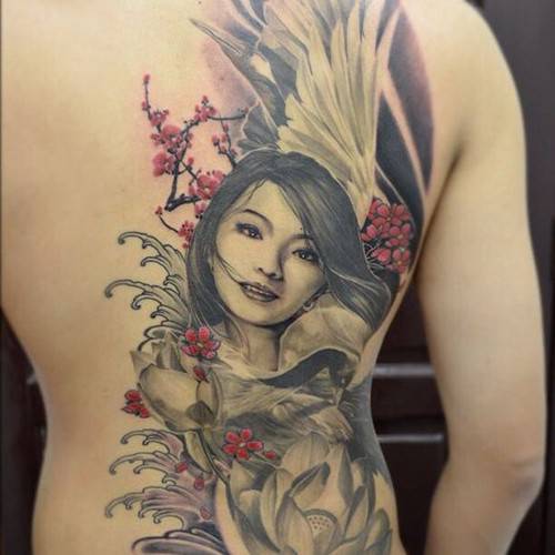 黑白水墨个性侧腰部纹身图案