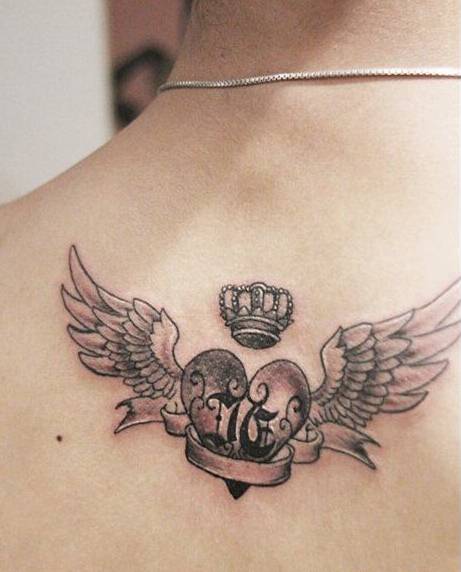 爱心后背翅膀纹身图案