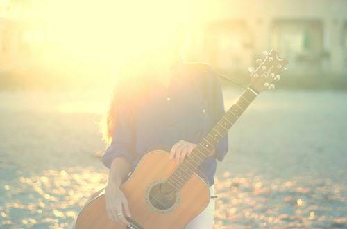 弹起吉它诉说对你的思念