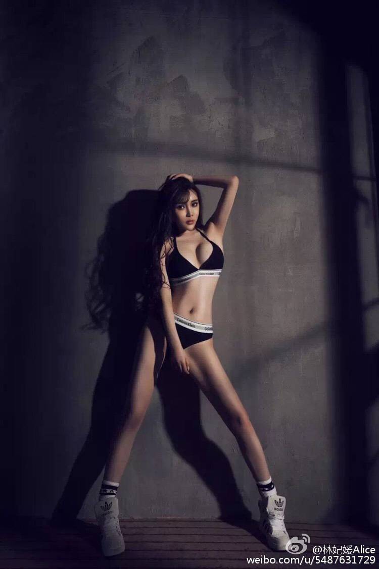 性感美女林妃媛微博私房写真