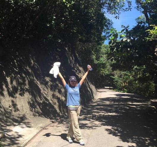 关之琳晒登山素颜照 经纪人否认脑癌传闻