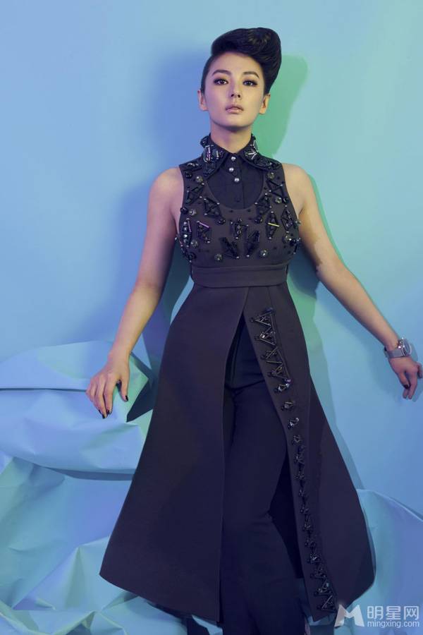 女星张雨绮尽显冷艳女神范组图