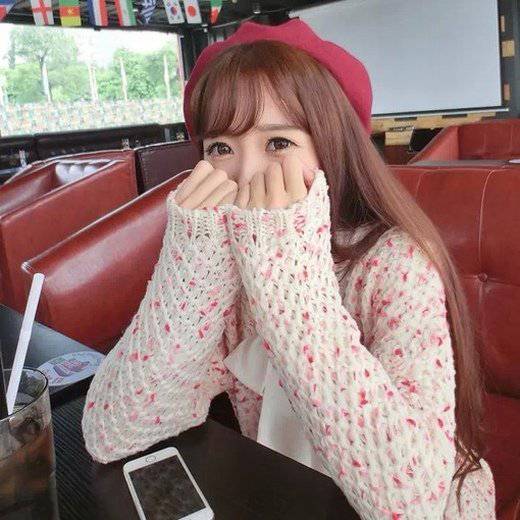 卷发妖艳女生非主流图片