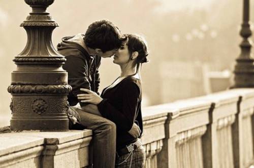 情侣甜蜜图片接吻唯美