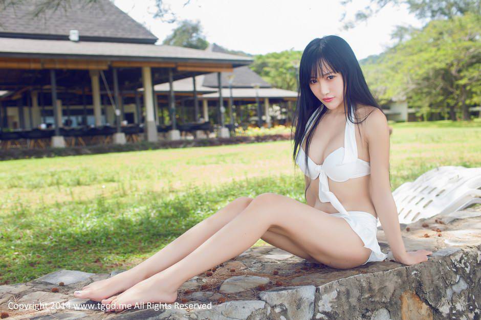 比基尼泳衣女郎杨上萱海边写真