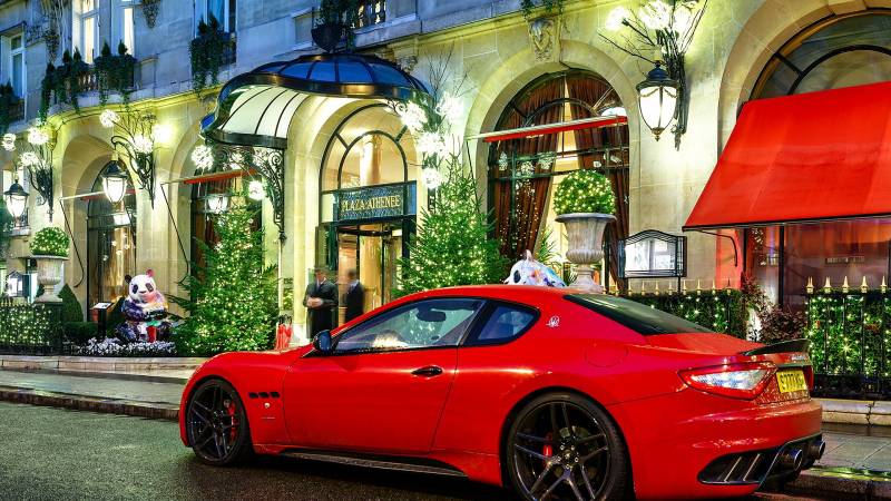 高调大气奢华玛莎拉蒂驰骋街道