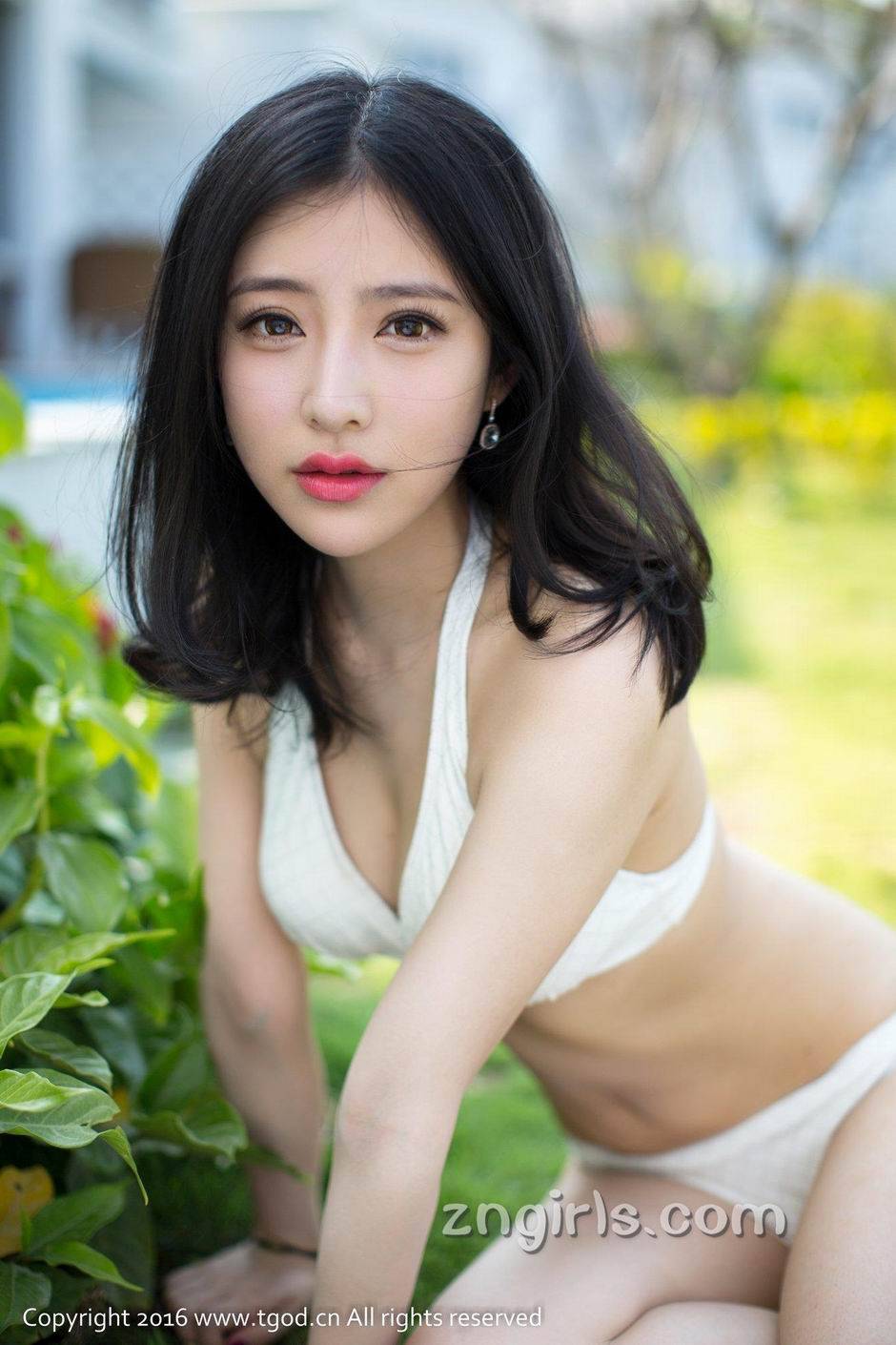 性感比基尼泳衣美女施忆佳KITTY户外写真