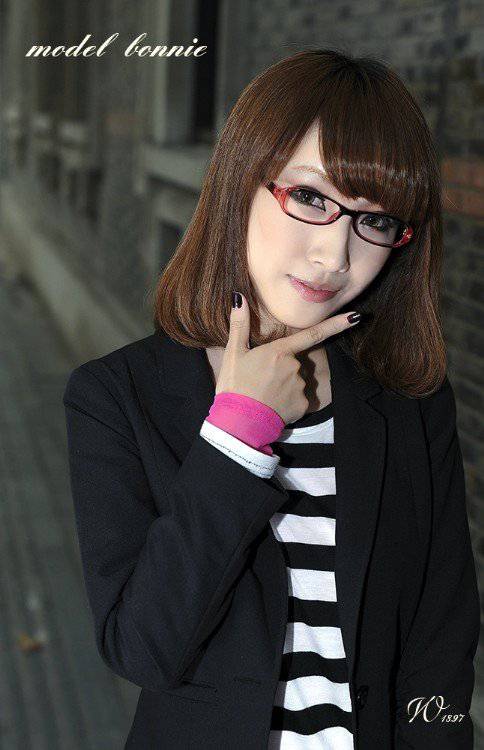 戴眼镜气质女生非主流图片