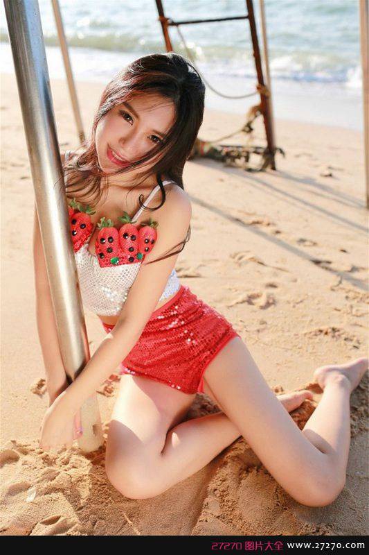 绮里嘉ula红色内衣室内户外写真