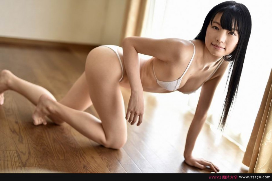 白河优菜学生制服性感迷人