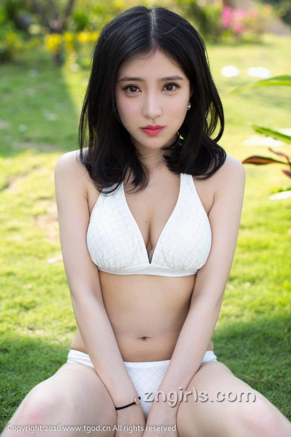 性感比基尼泳衣美女施忆佳KITTY户外写真
