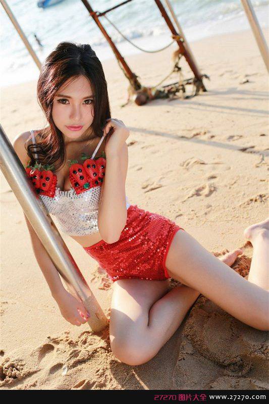 绮里嘉ula红色内衣室内户外写真