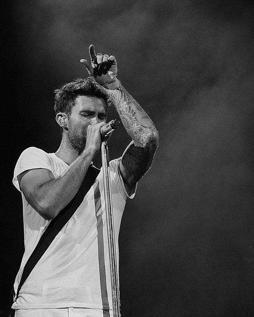 欧美型男黑白花臂刺青纹身图片