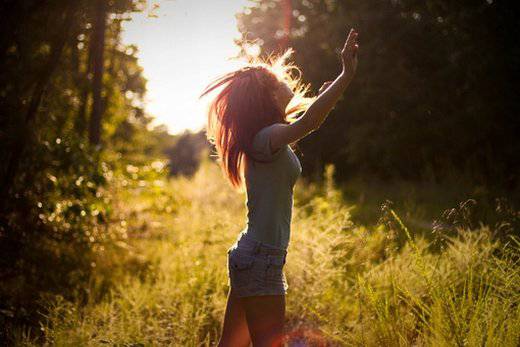 颓废伤感女生背影图片