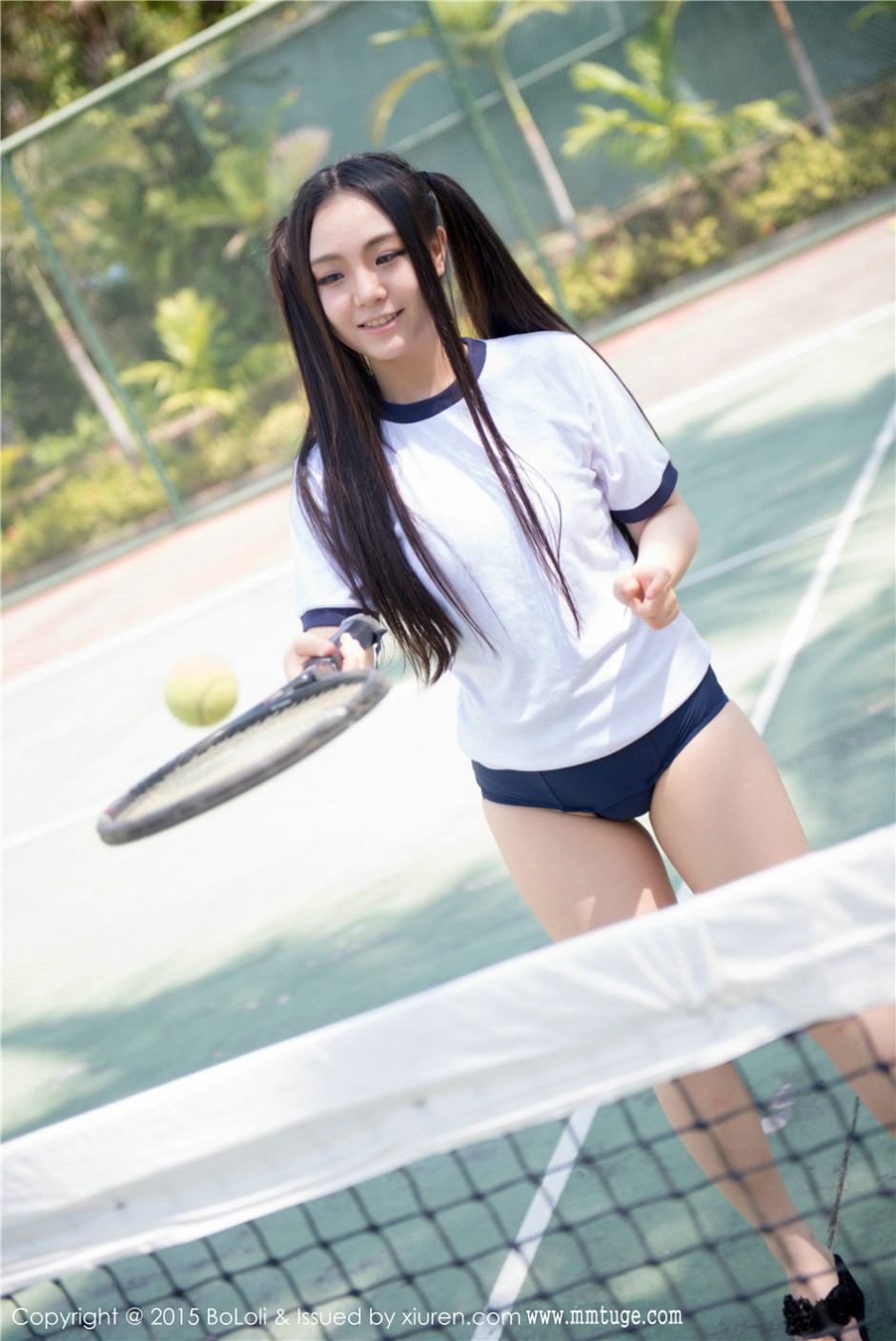 极品童颜美女许文婷户外诱人写真集