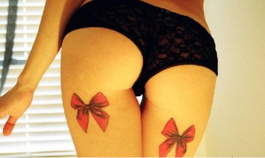 女生性感腿部蝴蝶结纹身图案