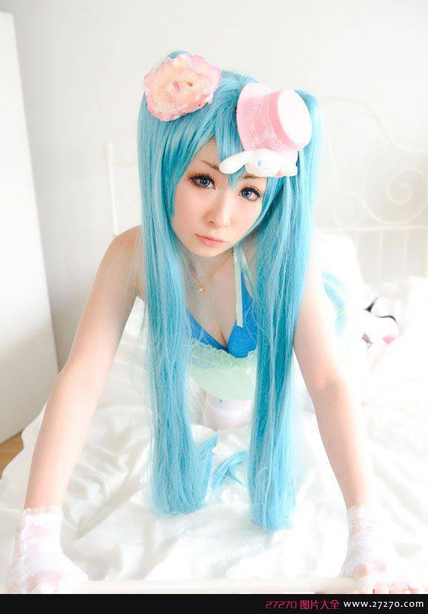 超嫩白皙的嫩嫩美女 可爱初音Cosplay