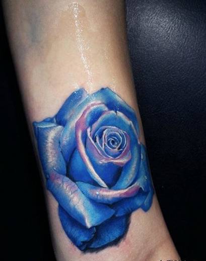 手臂另类纹身玫瑰花图案
