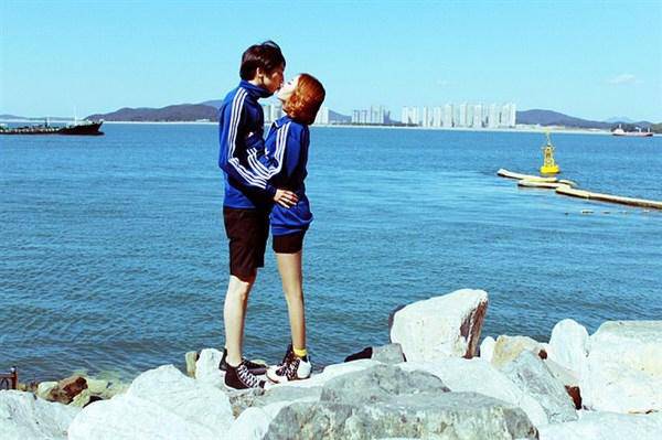 牵手一起走浪漫情侣图片