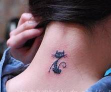 女生颈部刺青纹身图片简约优雅