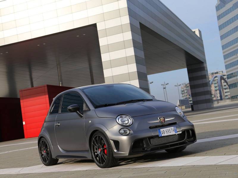 菲亚特695深灰色2015款Abarth Biposto汽车