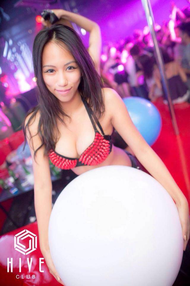 台湾性感女神Feifei菲菲超火辣美图