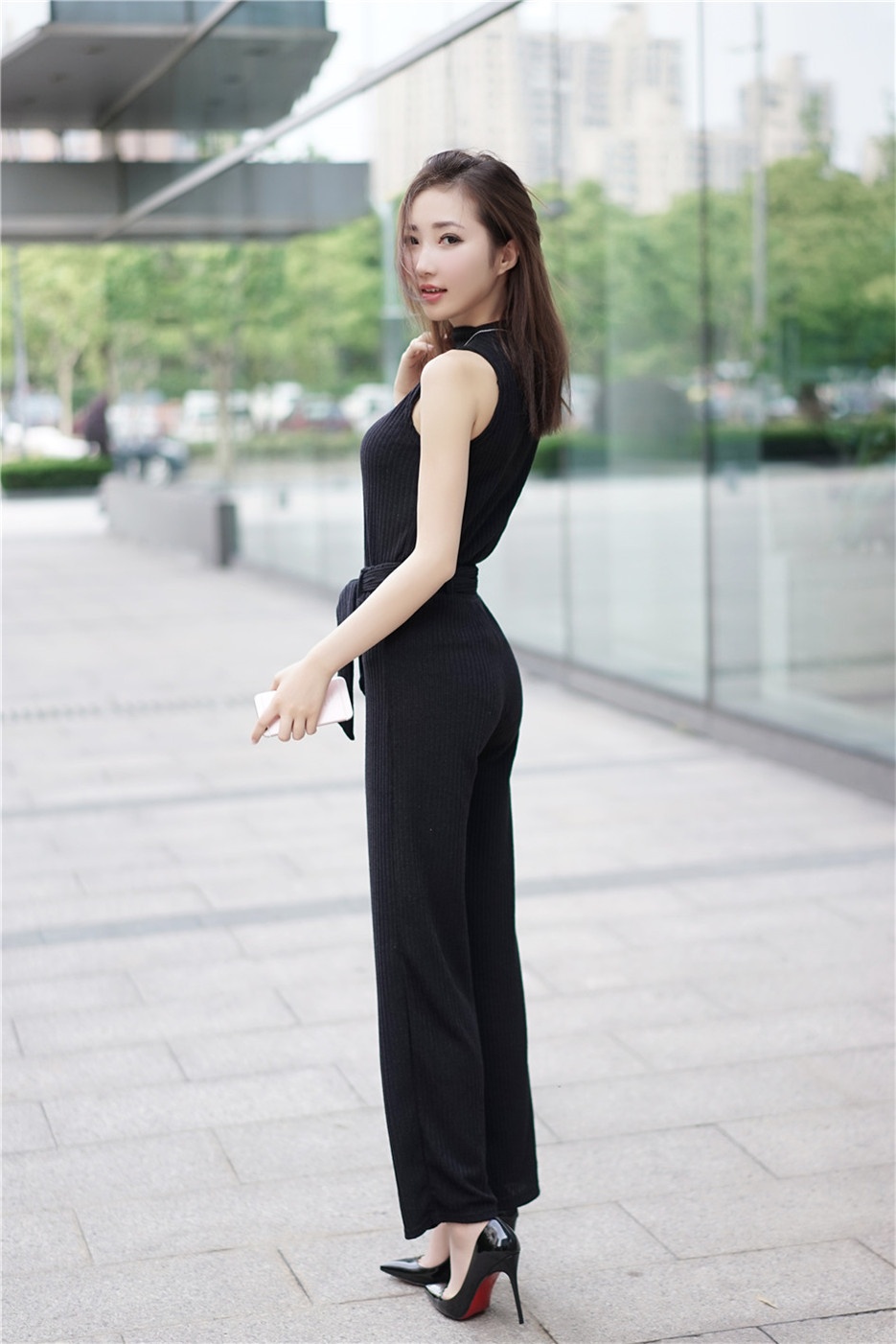 时尚气质御姐尤美Yumi妩媚酥胸私房照