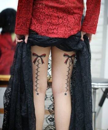 性感纹身女郎腿部妖娆蕾丝纹身秀