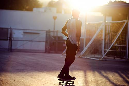 手机壁纸帅气阳光男生图片